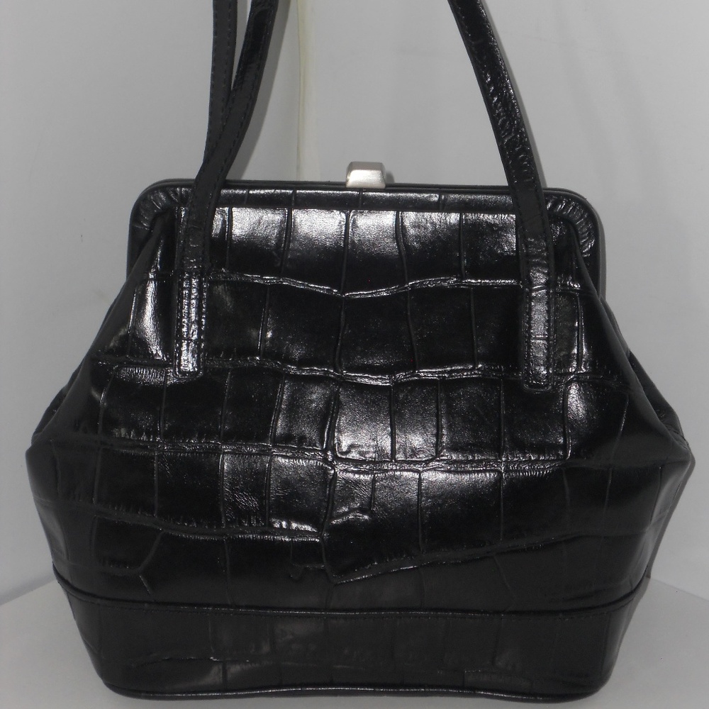 MAX NEW YORK BLACK FAUX LEATHER HAND BAG